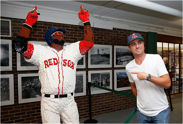 Justin Thomas poses with a statue of David Ortiz