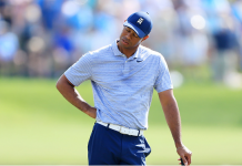 Watch Tiger Woods Dunk it Twice, Carding a Quadruple-Bogey on No. 17 Tiger Woods