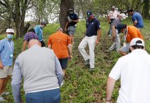 Watch: Matt Kuchar Use Free Labor to Make Big Bank at WGC-Match Play Matt Kuchar